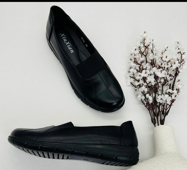 Comfortable and practical medical shoes