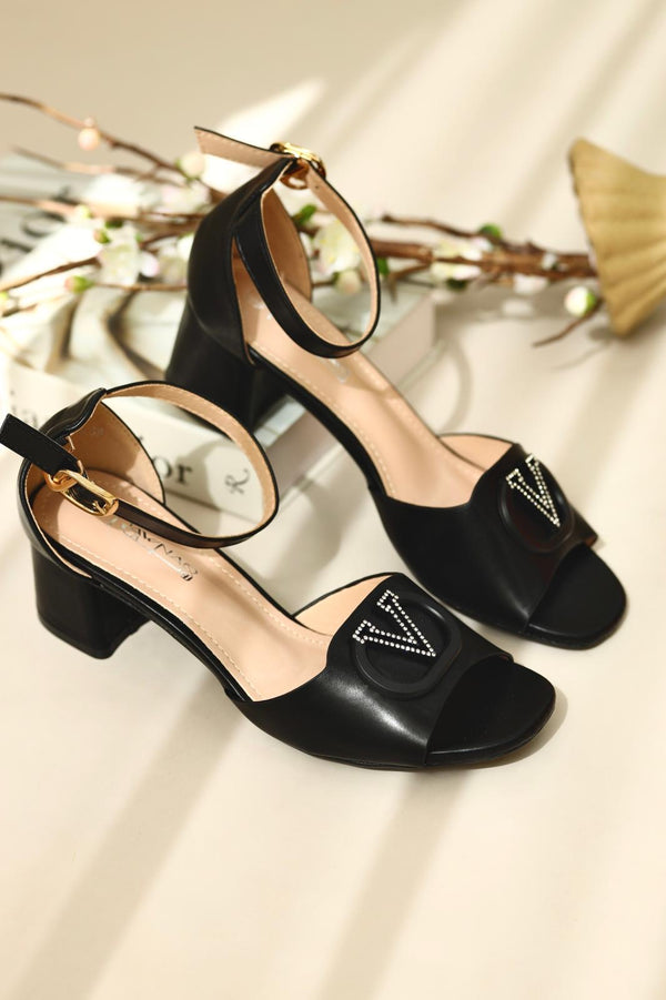 Rocky heel sandal