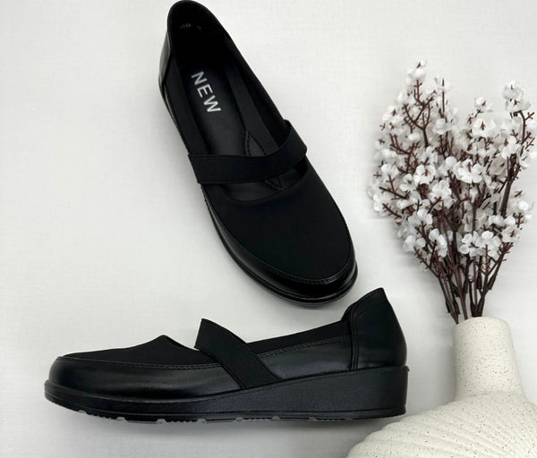 Black medical shoes